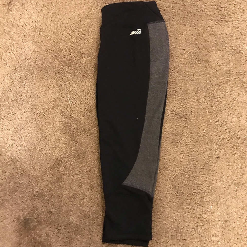 Women’s leggings AVIA workout 3/4 in black & gray